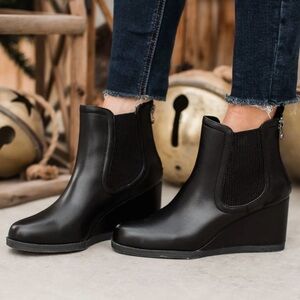 Blowfish Malibu Praline Wedge Chelsea Booties Black Vegan Leather Size 6.5